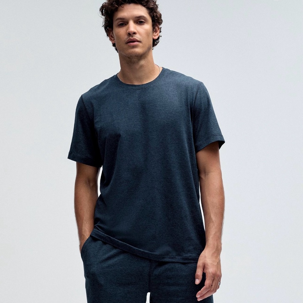 Men's Lululemon Soft Jersey Navy Short Sleeve Shirt Size Large